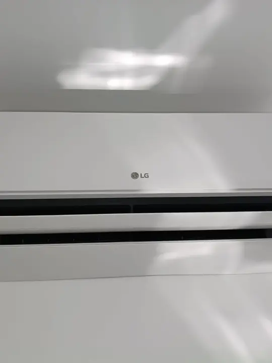 Evaporadora split LG instalada e alinhada na parede